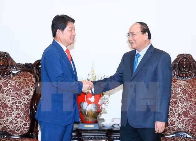 越南政府总理阮春福会见韩国大邱市市长权泳臻 ảnh 1 越南政府总理阮春福会见韩国大邱市市长权泳臻 ảnh 1