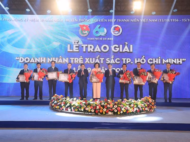越南胡志明市优秀年轻企业家奖颁奖仪式隆重举行 ảnh 1 越南胡志明市优秀年轻企业家奖颁奖仪式隆重举行 ảnh 1