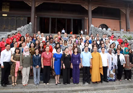 各国驻越女大使和国际组织驻越代表机构女首席代表访问宁平省 ảnh 1 各国驻越女大使和国际组织驻越代表机构女首席代表访问宁平省 ảnh 1