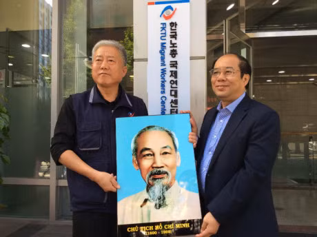 越南劳动联合总会副主席出席“在韩外劳服务中心”开业仪式 ảnh 1