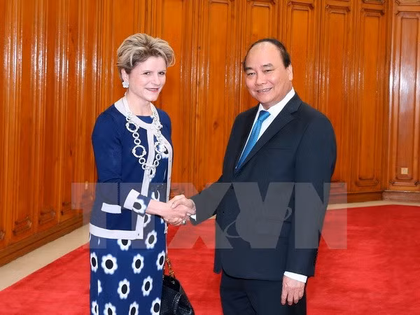 越南政府总理阮春福会见瑞士联邦经济总局局长茵艾辛 ảnh 1 越南政府总理阮春福会见瑞士联邦经济总局局长茵艾辛 ảnh 1