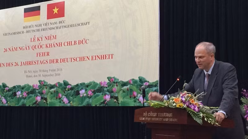 德国国庆日26周年友好见面会在越南举行 ảnh 1