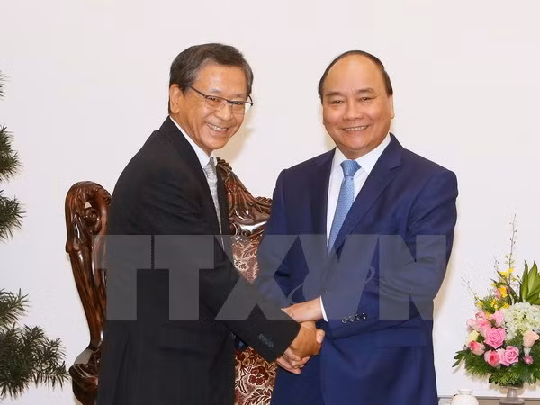 越南政府总理阮春福会见日本驻越南大使大岛浩 ảnh 1