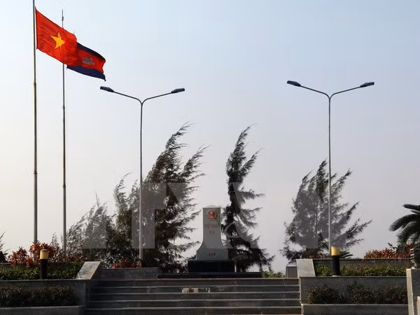 越柬陆地边界勘界立碑联合委员会主席会议在胡志明市召开 ảnh 1