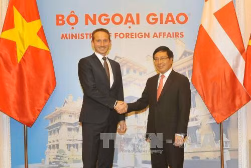 越南政府副总理兼外长范平明与丹麦外交部长克里斯蒂安·延森举行会谈 ảnh 1 越南政府副总理兼外长范平明与丹麦外交部长克里斯蒂安·延森举行会谈 ảnh 1