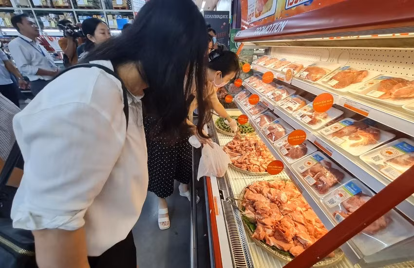胡志明市力争所有水产品经营场所满足食品安全标准要求 ảnh 1