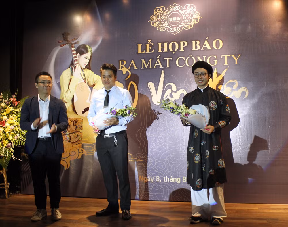 越南研究复制古代服装 努力弘扬传统文化价值 ảnh 1 越南研究复制古代服装 努力弘扬传统文化价值 ảnh 1