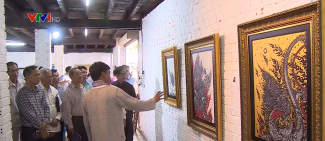 越老泰“连接湄公河两岸”美术展在老挝举行 ảnh 1 越老泰“连接湄公河两岸”美术展在老挝举行 ảnh 1