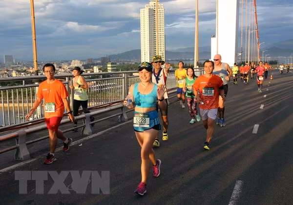 2018年岘港国际马拉松赛：越南运动员在三个赛项夺得冠军 ảnh 2