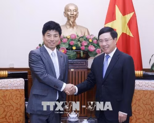 政府副总理兼外长范平明会见日本外务省副大臣中根一幸 ảnh 1 政府副总理兼外长范平明会见日本外务省副大臣中根一幸 ảnh 1