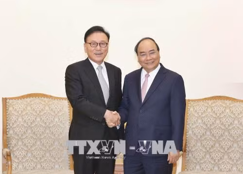越南政府总理阮春福会见越南驻韩国釜山和庆尚南道地区名誉总领事朴秀冠 ảnh 1 越南政府总理阮春福会见越南驻韩国釜山和庆尚南道地区名誉总领事朴秀冠 ảnh 1