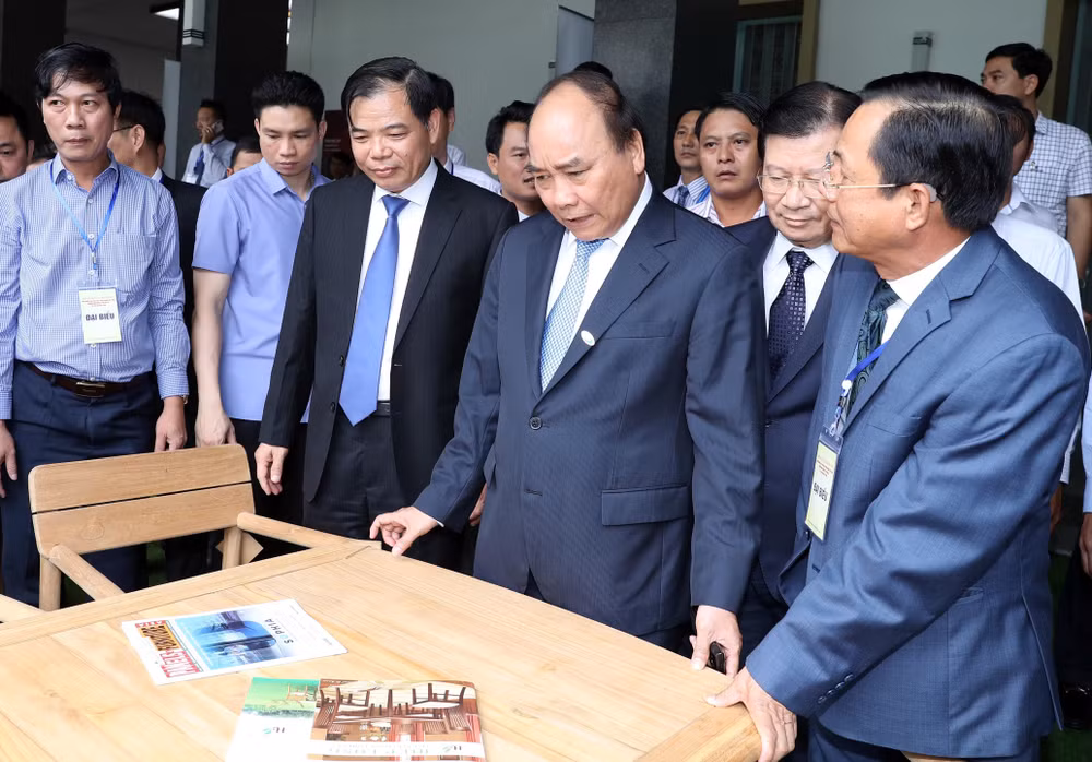 阮春福:力争将木材和林产品发展成为出口拳头产品 ảnh 2 阮春福:力争将木材和林产品发展成为出口拳头产品 ảnh 2