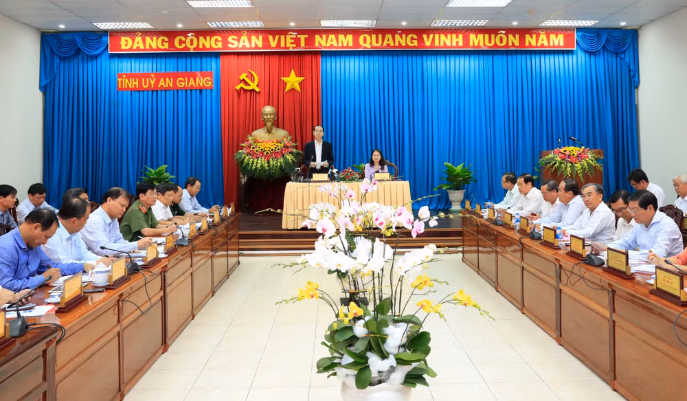 国家主席陈大光：安江省应集中加快转变农业增长模式 促进高科技农业发展 ảnh 2