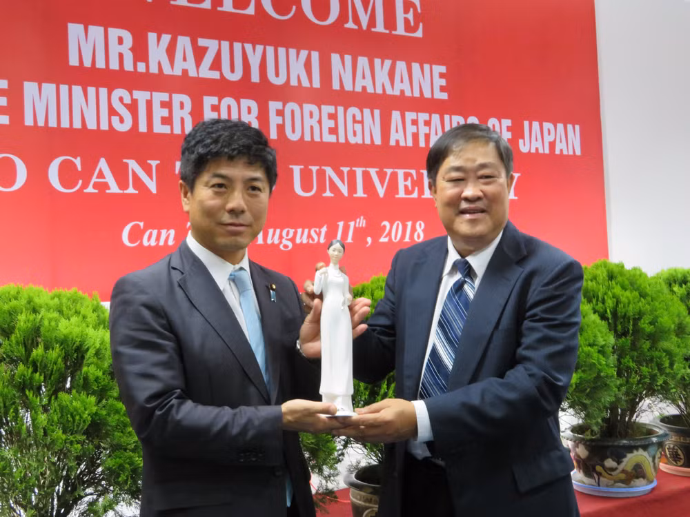 日本承诺协助芹苴大学进行升级改造 使其满足国际标准 ảnh 1