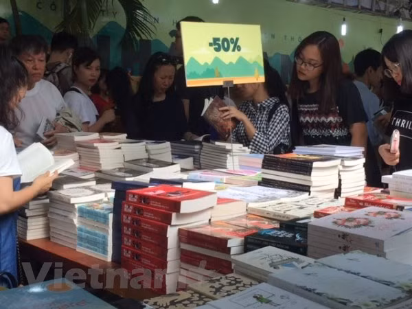 2018年越南秋季图书节 弘扬阅读文化 ảnh 1 2018年越南秋季图书节 弘扬阅读文化 ảnh 1