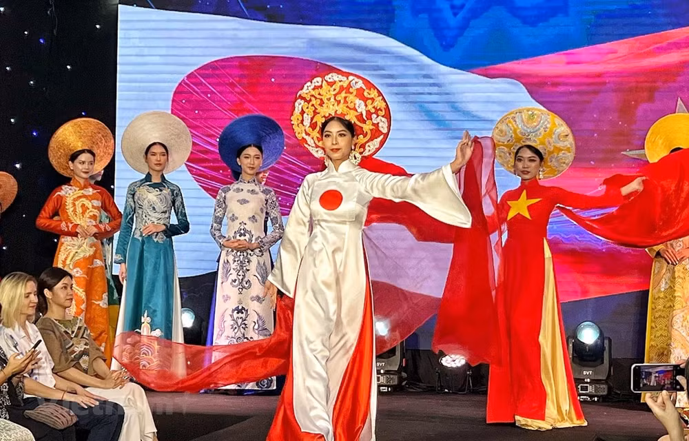 “越日秋色”活动为弘扬两国传统文化遗产的价值做出贡献 ảnh 1 “越日秋色”活动为弘扬两国传统文化遗产的价值做出贡献 ảnh 1