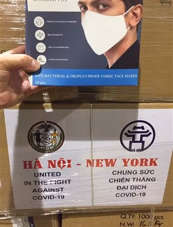 新冠肺炎疫情:河内市向美国纽约市捐赠2吨口罩 ảnh 1 新冠肺炎疫情:河内市向美国纽约市捐赠2吨口罩 ảnh 1