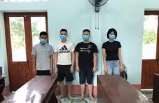 从越南广宁省乘小木筏非法出境 4人被拘留 ảnh 1 从越南广宁省乘小木筏非法出境 4人被拘留 ảnh 1