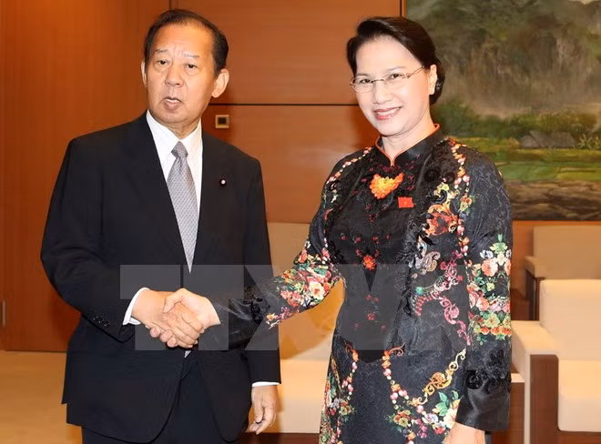 越南国会主席阮氏金银会见日越友好议员联盟主席二阶俊博 ảnh 1