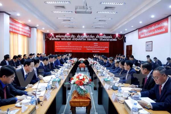越南胡志明市与老挝万象加强合作 ảnh 1