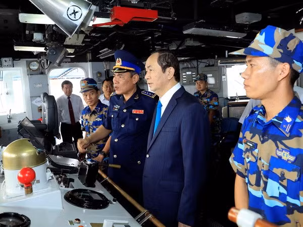 国家主席陈大光看望慰问越南海警司令部第三海区干部和战士 ảnh 3