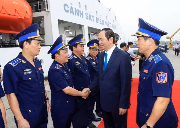 国家主席陈大光看望慰问越南海警司令部第三海区干部和战士 ảnh 1