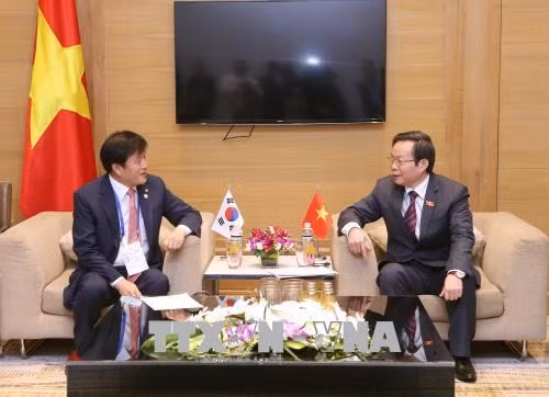 亚太议会论坛第26届年会:国会副主席冯国显会见韩国国会代表团 ảnh 1 亚太议会论坛第26届年会:国会副主席冯国显会见韩国国会代表团 ảnh 1