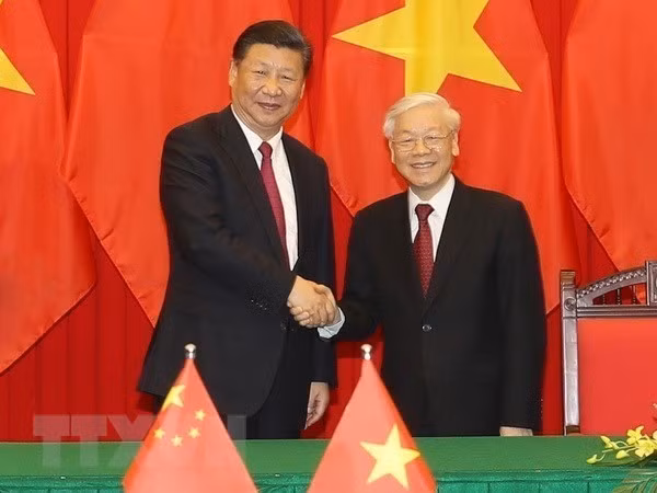 越中领导人就两国建交72周年互致贺电 ảnh 1