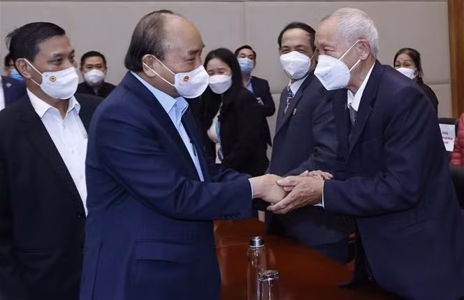 国家主席阮春福春节前走访慰问海防市特困优抚家庭 ảnh 1