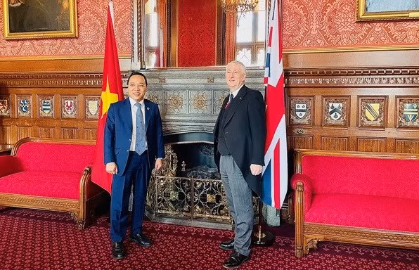 英国下议院议长会见越南驻英大使阮黄龙 ảnh 1 英国下议院议长会见越南驻英大使阮黄龙 ảnh 1