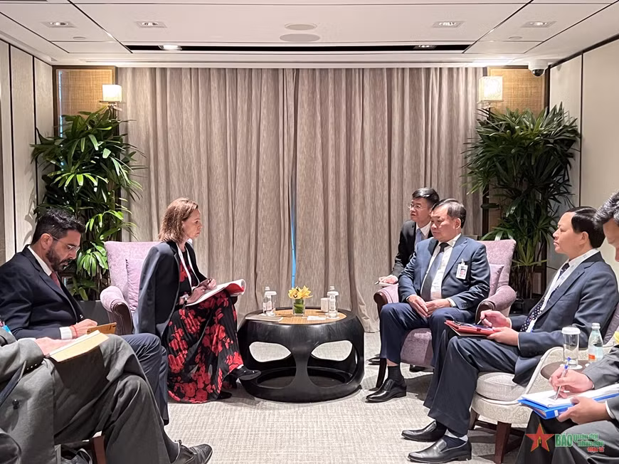 越南国防部代表团出席香格里拉对话会多项活动 ảnh 2 越南国防部代表团出席香格里拉对话会多项活动 ảnh 2