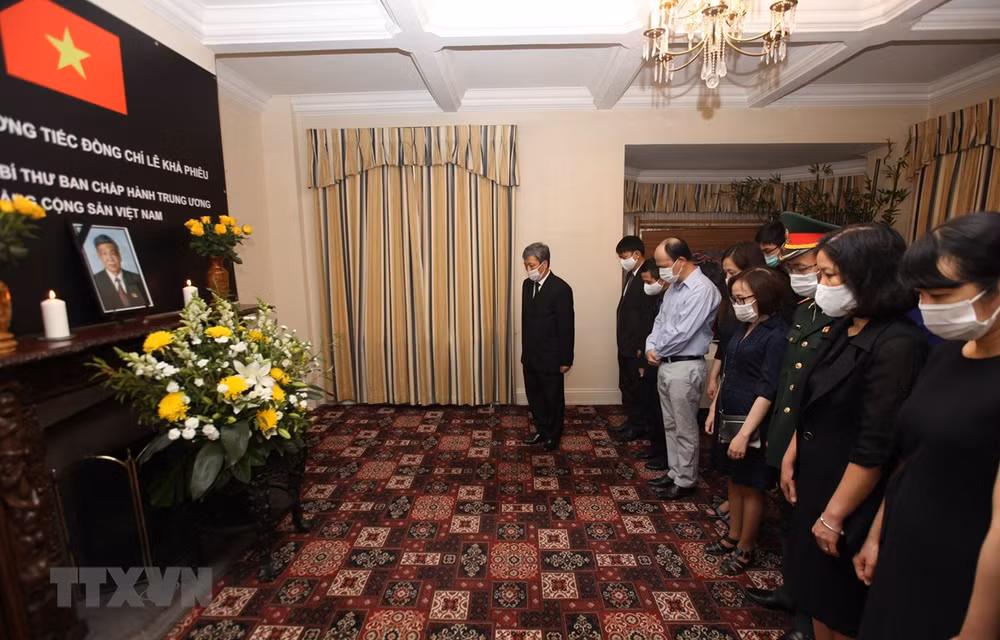 原越共中央总书记黎可漂吊唁仪式在各地举行 ảnh 1
