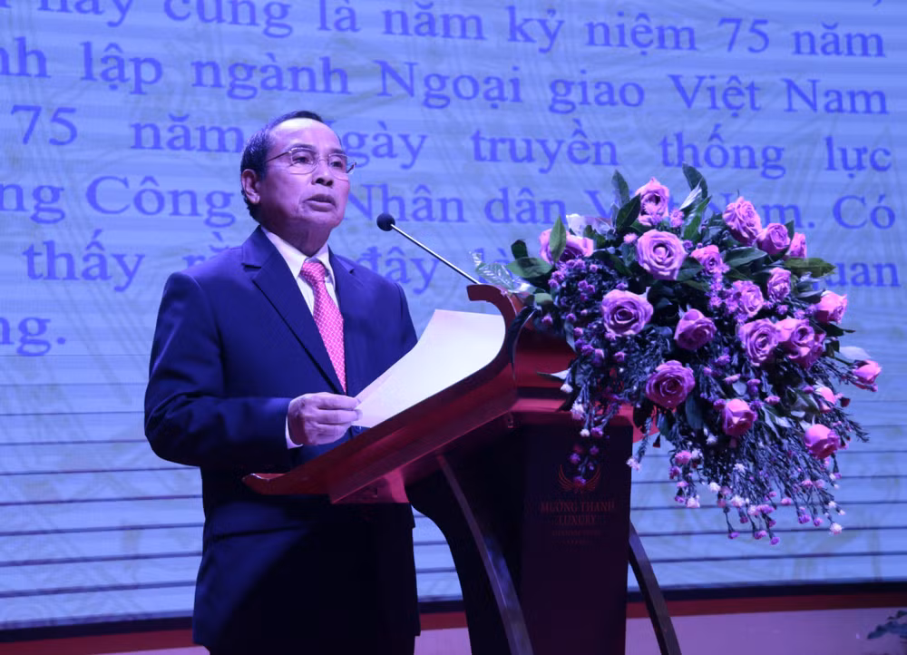 庆祝越南国庆75周年活动在老挝、法国和委内瑞拉举行 ảnh 1 庆祝越南国庆75周年活动在老挝、法国和委内瑞拉举行 ảnh 1