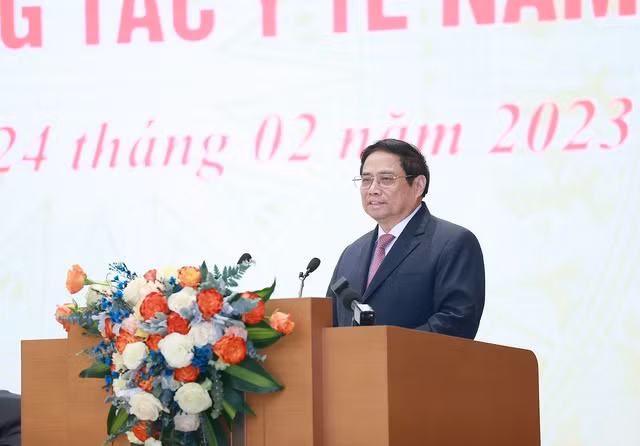 越南政府总理范明政：坚持人民健康生命至上 ảnh 2