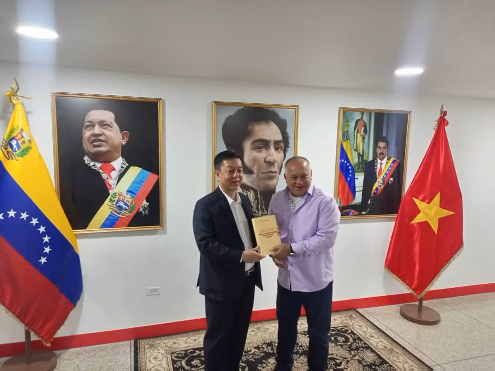 越南共产党代表团访问委内瑞拉 ảnh 1