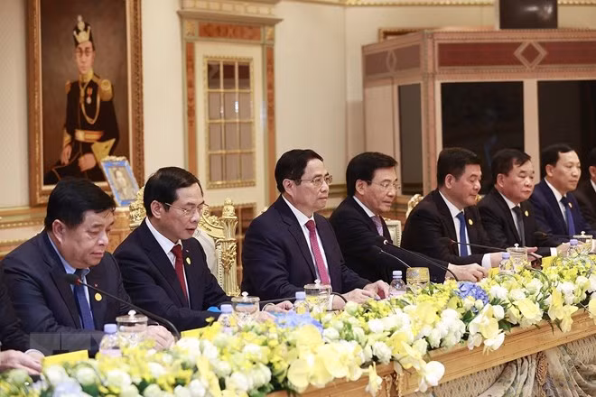 越南政府总理范明政与文莱达鲁萨兰国苏丹举行会谈 ảnh 2 越南政府总理范明政与文莱达鲁萨兰国苏丹举行会谈 ảnh 2