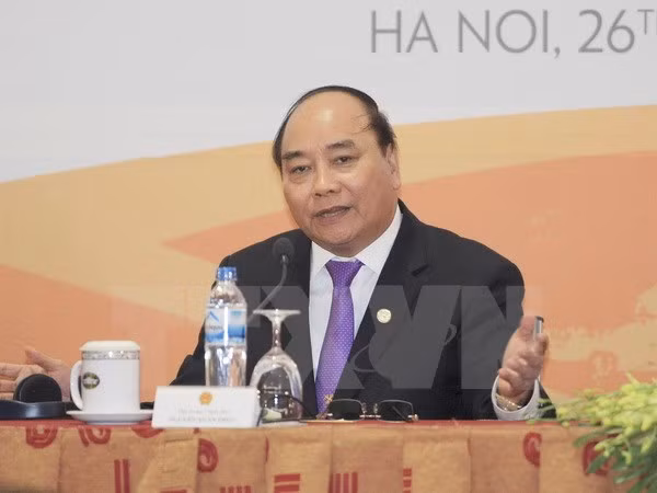 越南政府总理阮春福在河内举行国际新闻发布会 ảnh 1