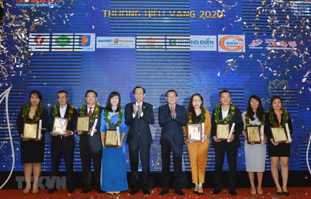 胡志明市30家企业荣获2020年最受欢迎的越南品牌奖 ảnh 1 胡志明市30家企业荣获2020年最受欢迎的越南品牌奖 ảnh 1