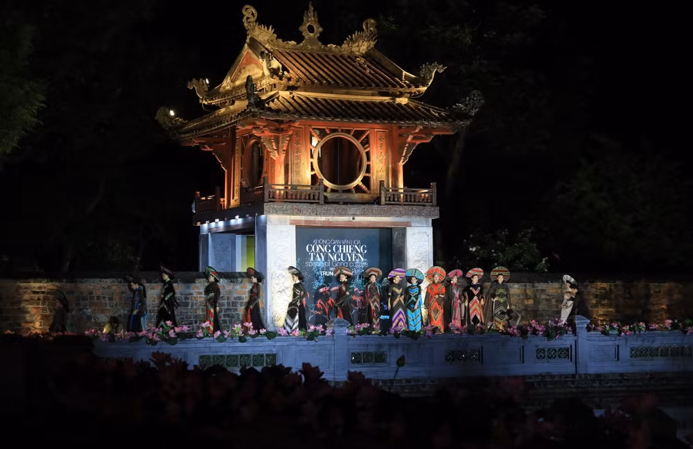 “奥戴—越南文化遗产”时装秀精彩亮相 ảnh 2