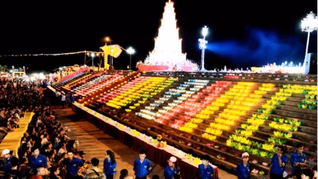 2018年崑山－劫泊秋季庙会祈安法会和放花灯活动在六头江上举行 ảnh 1