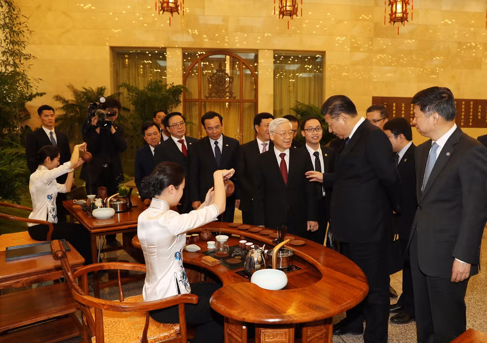 越中两党总书记进行茶叙（组图） ảnh 2