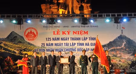 越南河江省建省125周年暨重建25周年纪念仪式在河江省举行 ảnh 1 越南河江省建省125周年暨重建25周年纪念仪式在河江省举行 ảnh 1
