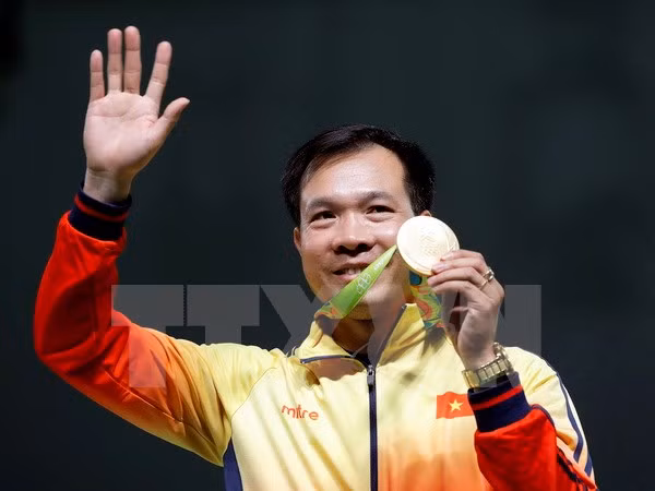 阮春福总理向越南体育代表团和射击选手黄春荣致贺电 ảnh 1