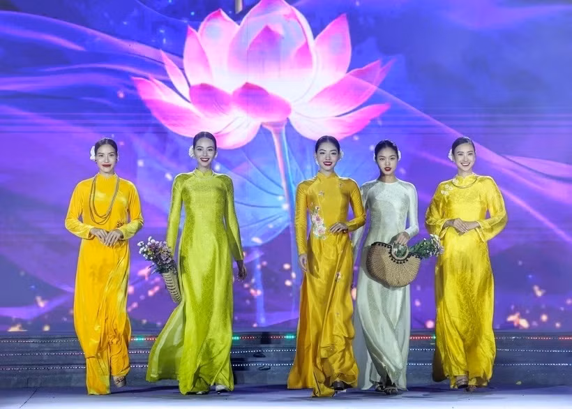 胡志明市通过奥黛节弘扬民族文化价值 ảnh 1 胡志明市通过奥黛节弘扬民族文化价值 ảnh 1