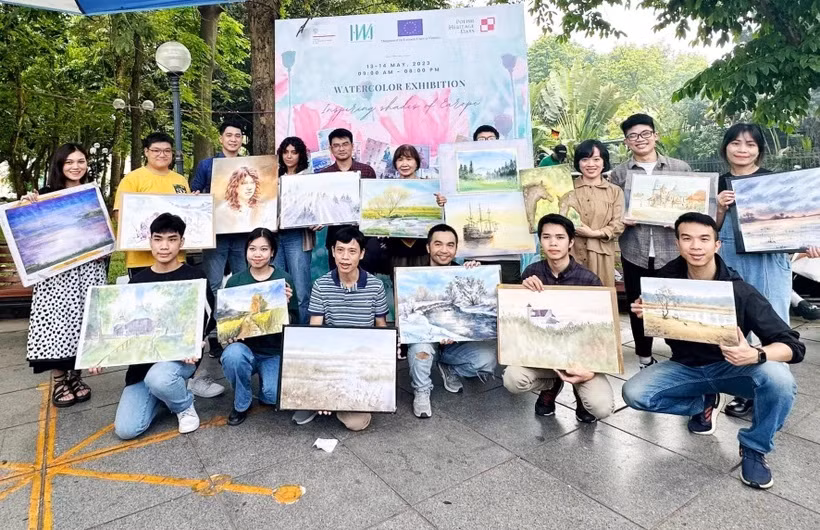 60名国际画家参加在文庙-国子监的水彩画展 ảnh 1