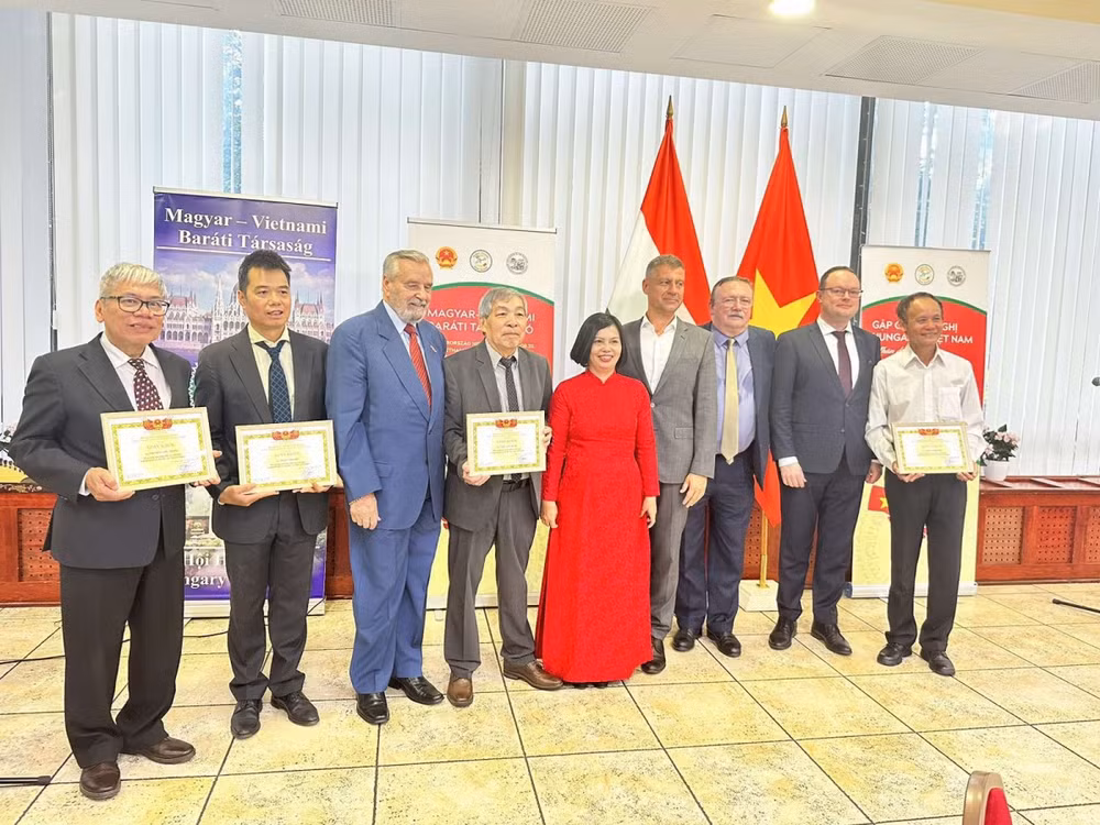 越南驻匈牙利大使馆举行国庆招待会 庆祝越南国庆78周年 ảnh 1