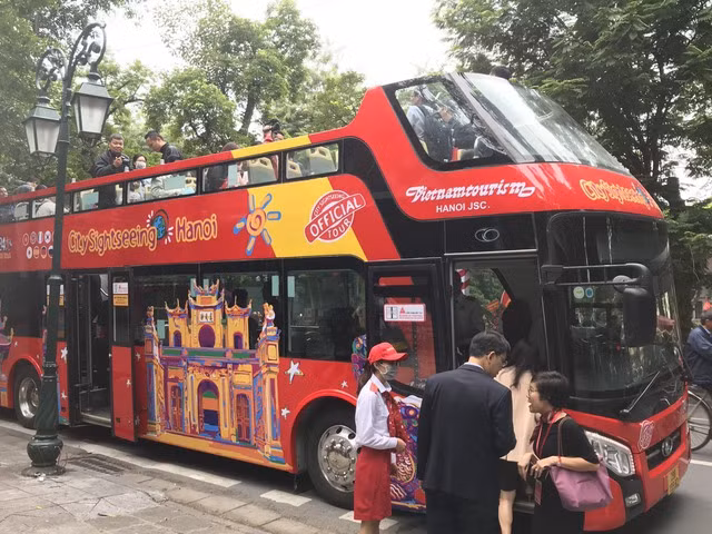 国庆假期游客来河内市参观时可免费乘坐双层巴士 ảnh 1