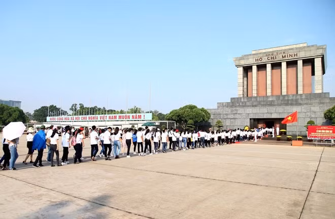 8月15日起继续举办胡志明主席瞻仰仪式 ảnh 1