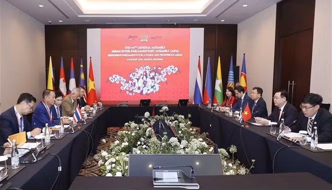越南国会主席王廷惠会见泰国国会主席汪穆罕默德 ảnh 2 越南国会主席王廷惠会见泰国国会主席汪穆罕默德 ảnh 2