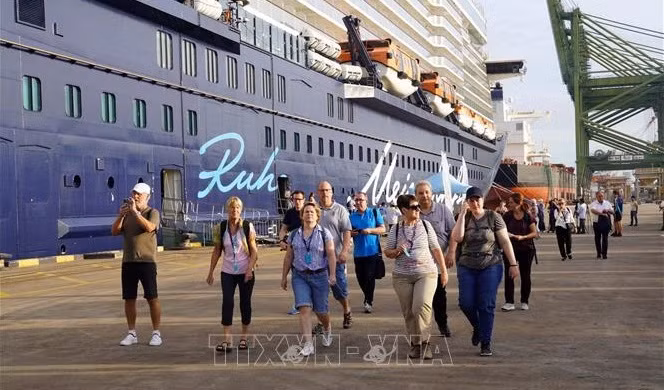 越南大力推进旅游促销与推介活动 在旅游旺季吸引国际游客到访 ảnh 1